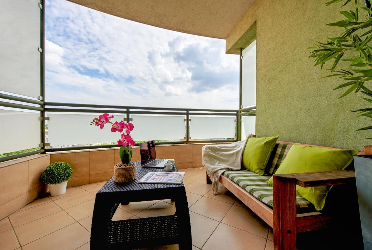 Family Apartment With A Terrace On Aleje Jerozolimskie Warsaw Ngoại thất bức ảnh